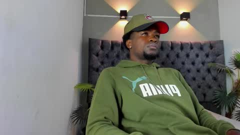 Snapshot of compton_01 chatting on November 18, 2025, 3:34 am COMPTON online show from November 18, 2025, 3:34 am