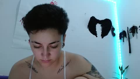 lyan onlyfans n linda online show from February 26, 2025, 6:54 pm
