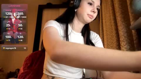 Isabella online show from November 28, 2025, 6:10 pm