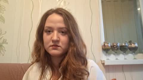 Chloe online show from September 22, 2025, 3:25 pm