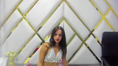 Snapshot of cooperemma_ chatting on December 20, 2024, 5:57 am CooperEmma online show from December 20, 2024, 5:57 am