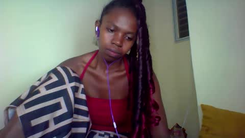 coquine_lara online show from April 19, 2026, 6:10 pm