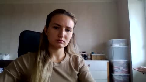 Snapshot of cora_fora chatting on September 16, 2025, 8:04 am cora_fora online show from September 16, 2025, 8:04 am