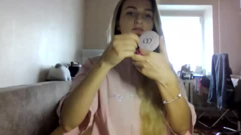 Snapshot of cora_fora chatting on September 18, 2025, 11:23 am cora_fora online show from September 18, 2025, 11:23 am