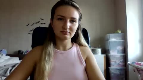 Snapshot of cora_fora chatting on October 7, 2025, 9:28 am cora_fora online show from October 7, 2025, 9:28 am