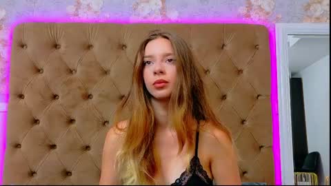 CoraVex online show from June 19, 2026, 4:28 am