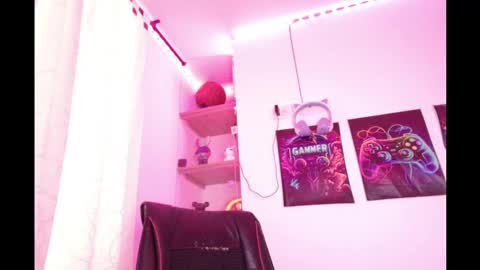 Snapshot of coral_davis chatting on March 2, 2025, 5:04 pm Coral online show from March 2, 2025, 5:04 pm