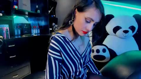 Coral  online show from February 21, 2025, 7:21 pm