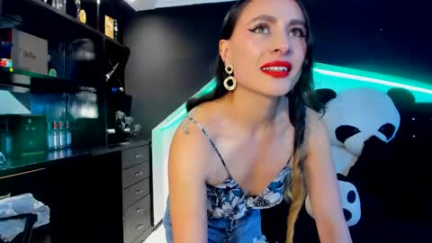 Coral  online show from March 7, 2025, 7:05 pm