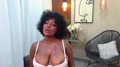 Snapshot of coral_lise chatting on March 11, 2025, 2:18 pm Coral online show from March 11, 2025, 2:18 pm