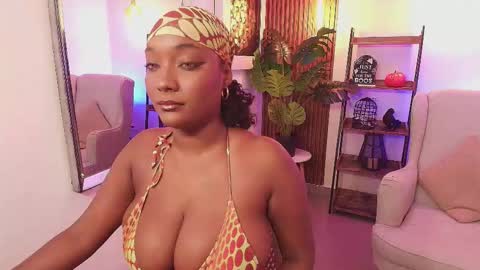 Snapshot of coral_lise chatting on October 17, 2025, 1:35 pm Coral online show from October 17, 2025, 1:35 pm
