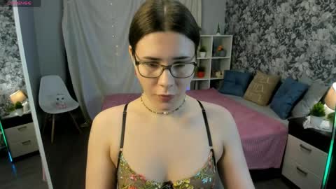 Snapshot of coraline_kitty chatting on April 6, 2026, 1:01 pm Coraline online show from April 6, 2026, 1:01 pm