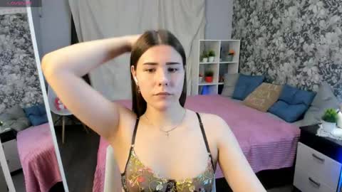 Snapshot of coraline_kitty chatting on April 20, 2026, 8:06 am Coraline online show from April 20, 2026, 8:06 am