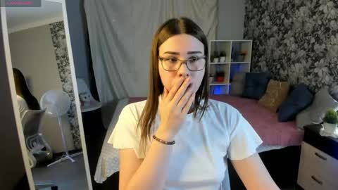 Snapshot of coraline_kitty chatting on May 3, 2026, 6:25 pm Coraline online show from May 3, 2026, 6:25 pm
