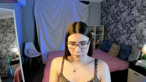 Snapshot of coraline_kitty chatting on May 9, 2026, 5:18 pm Coraline online show from May 9, 2026, 5:18 pm