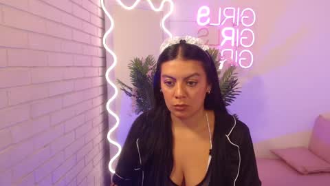 Carolina  online show from February 8, 2025, 11:44 am