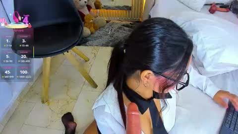 Coraline connected from 10 pm to 6 am Colombia time online show from November 11, 2025, 2:33 am