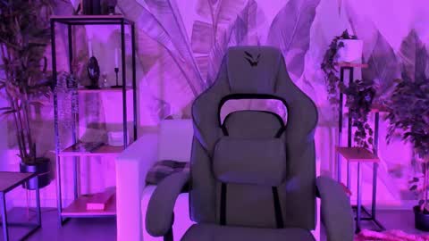 little girl who is always right or Coraline online show from October 16, 2025, 5:41 am