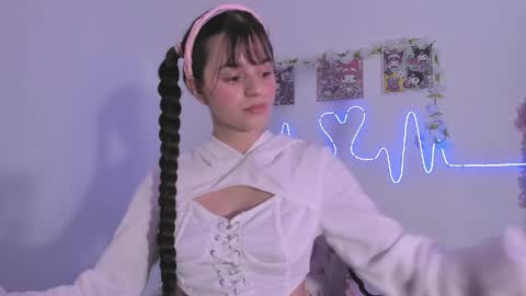 Coraline uwu     Bienvenidos al dulce mundo de Coraline    Hola amores soy Coraline  Una chica  tierna juguetona online show from May 2, 2026, 12:04 am