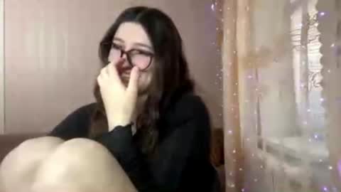 Elisheva online show from May 3, 2026, 12:22 pm