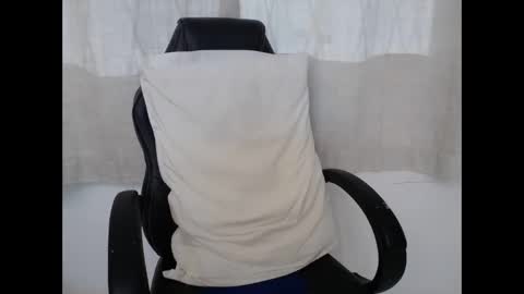 corolaxxl online show from November 15, 2025, 3:26 am