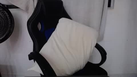 corolaxxl online show from December 21, 2025, 1:02 am