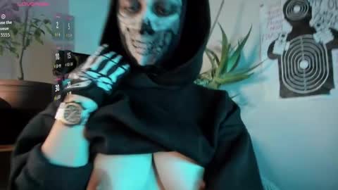 Snapshot of cos_operator chatting on October 5, 2025, 5:44 pm cos_operator online show from October 5, 2025, 5:44 pm