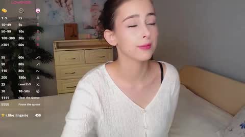 Luna online show from September 19, 2025, 1:23 pm