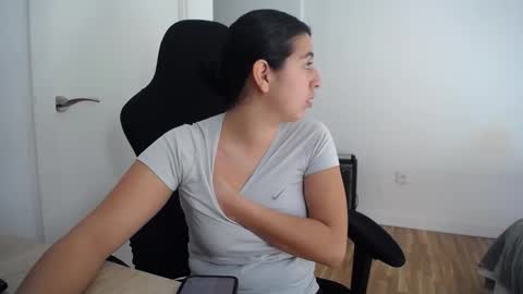 costantine helena24 online show from February 6, 2026, 11:02 am