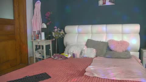 cougarmilf_ online show from May 5, 2026, 2:14 pm