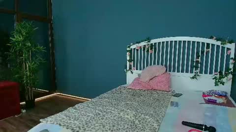 cougarmilf_ online show from June 15, 2026, 7:49 pm