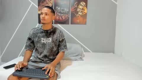 Snapshot of couple777sexy chatting on April 30, 2026, 10:14 pm Andri online show from April 30, 2026, 10:14 pm