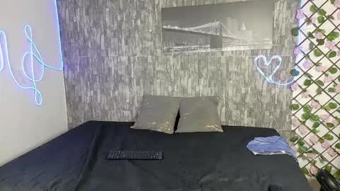 Snapshot of couple_fantasy_x chatting on June 5, 2026, 2:12 pm Val y Sal online show from June 5, 2026, 2:12 pm