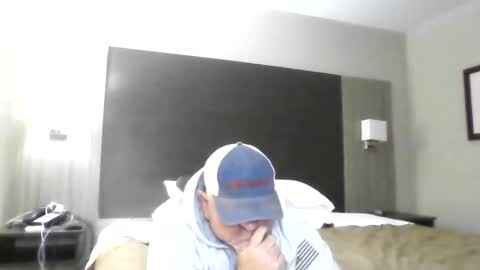 Snapshot of couple_pleaser1 chatting on September 29, 2025, 11:09 pm Ieathairytacos online show from September 29, 2025, 11:09 pm