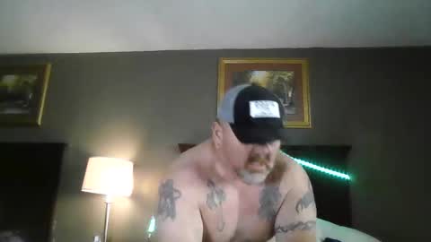 Snapshot of couple_pleaser1 chatting on October 5, 2025, 11:02 pm Ieathairytacos online show from October 5, 2025, 11:02 pm
