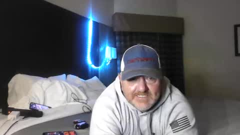 Snapshot of couple_pleaser1 chatting on November 4, 2025, 12:32 am Ieathairytacos online show from November 4, 2025, 12:32 am