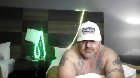 Snapshot of couple_pleaser1 chatting on November 27, 2025, 11:51 pm Ieathairytacos online show from November 27, 2025, 11:51 pm