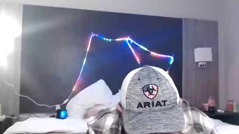 Snapshot of couple_pleaser1 chatting on January 11, 2026, 9:53 pm Ieathairytacos online show from January 11, 2026, 9:53 pm