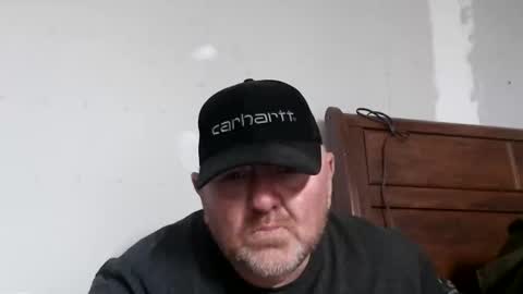 Snapshot of couple_pleaser1 chatting on January 18, 2026, 12:25 am Ieathairytacos online show from January 18, 2026, 12:25 am