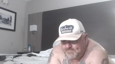 Snapshot of couple_pleaser1 chatting on February 21, 2026, 9:05 pm Ieathairytacos online show from February 21, 2026, 9:05 pm