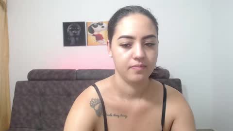  ALEJANDRO Y EMILY  online show from March 5, 2025, 12:00 pm