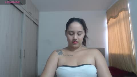Snapshot of couple_sexandlove chatting on September 15, 2025, 1:22 pm  ALEJANDRO Y EMILY  online show from September 15, 2025, 1:22 pm