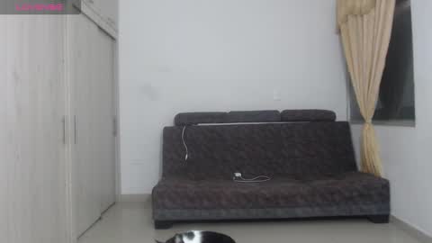  ALEJANDRO Y EMILY  online show from November 9, 2025, 1:59 am