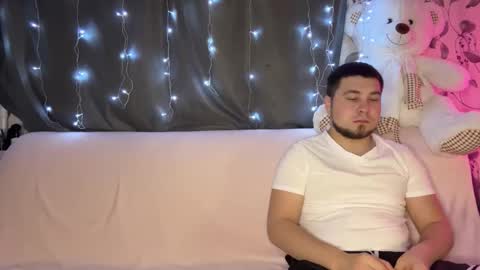 Snapshot of coupleinspire chatting on December 4, 2025, 8:39 pm Emily Ryan online show from December 4, 2025, 8:39 pm