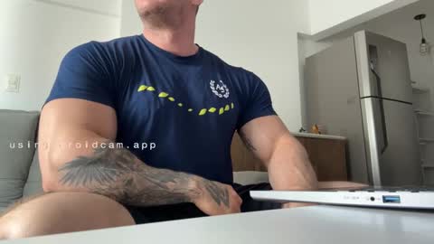 Snapshot of couplemuscle40 chatting on September 30, 2025, 11:48 am couplemuscle40 online show from September 30, 2025, 11:48 am