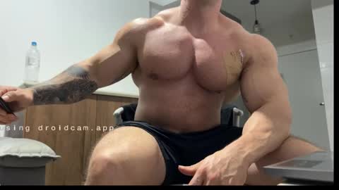 Snapshot of couplemuscle40 chatting on October 24, 2025, 12:30 am couplemuscle40 online show from October 24, 2025, 12:30 am