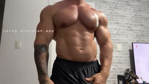 couplemuscle40 online show from December 1, 2025, 6:24 pm
