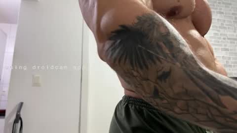 couplemuscle40 online show from January 6, 2026, 11:29 pm