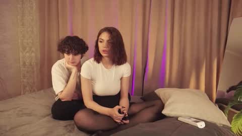 Hey hey We are Bonnie and Jessica online show from October 3, 2025, 8:00 am