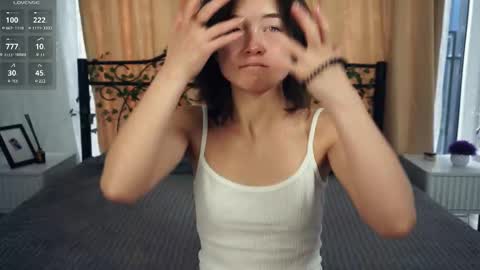 Snapshot of coventinaashfield chatting on September 18, 2025, 7:43 am Yui online show from September 18, 2025, 7:43 am